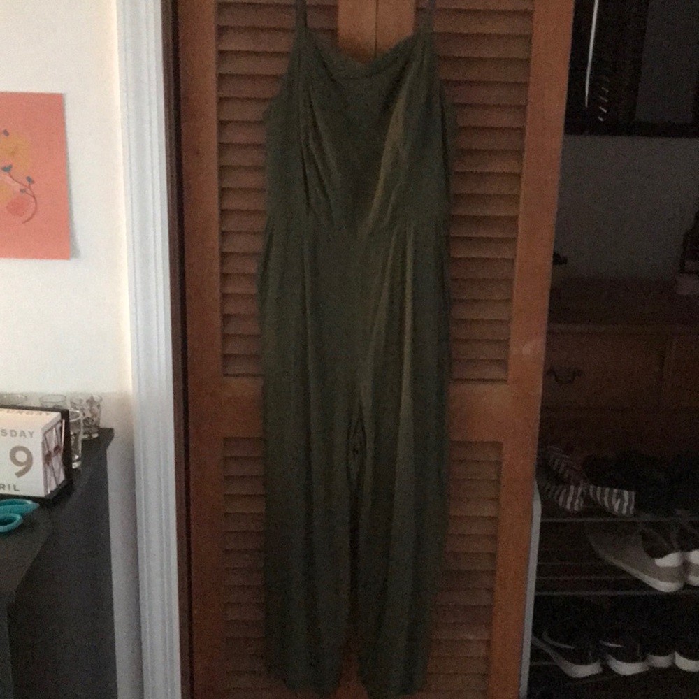 old navy summer jumpsuit with pockets!!